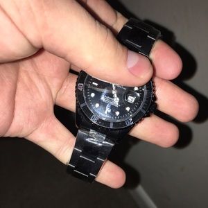Men's nice watch, new in plastic.